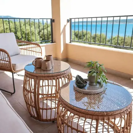 Seaview Grota With Swimming Pool מסלניקה